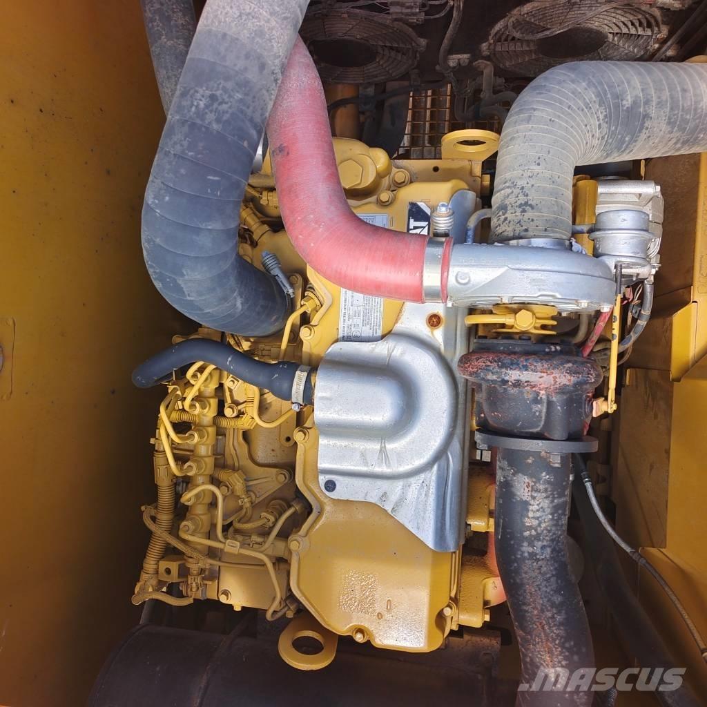 CAT 320 GC حفارات زحافة