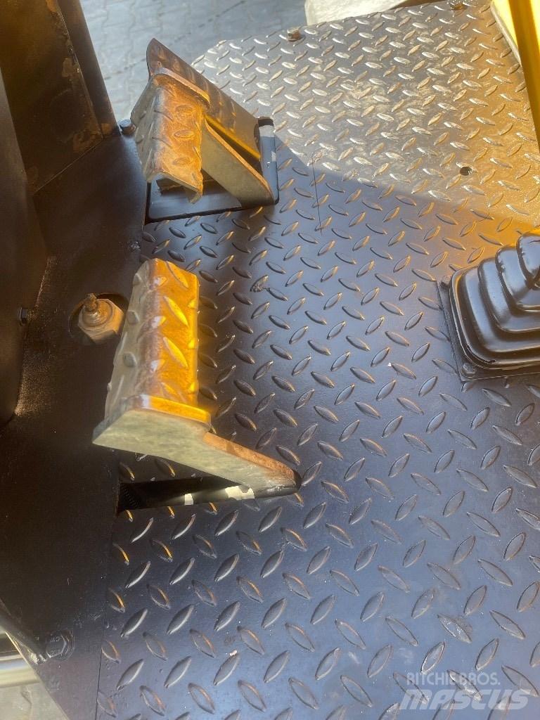 JCB TA 3 S ساحبات مفصلية