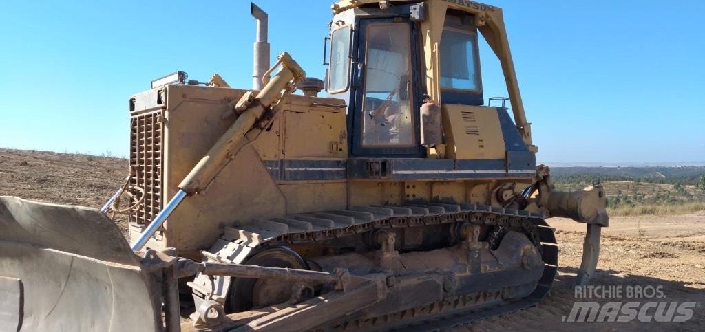 Komatsu D 85 E-21 بلدوزرات مجنزرة