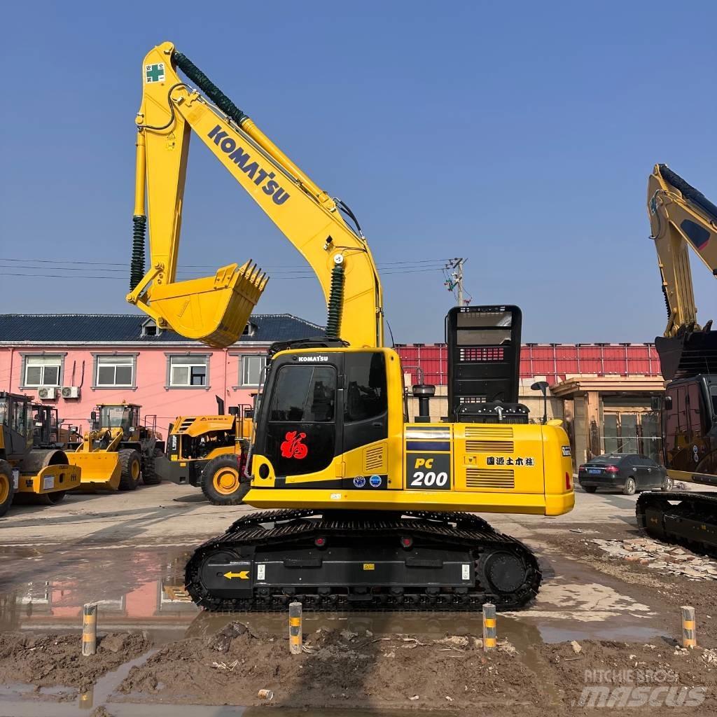 Komatsu PC 200-8 حفارات زحافة