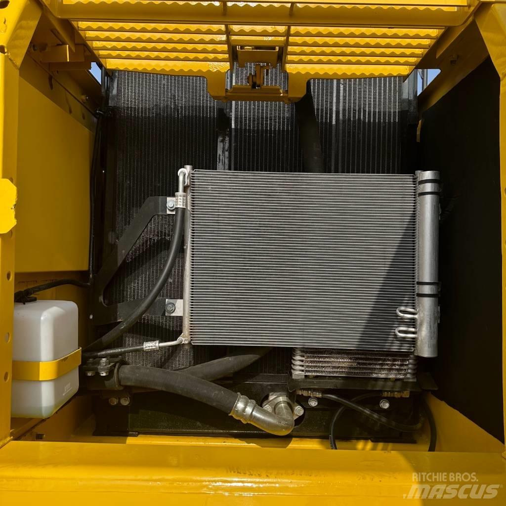 Komatsu PC 200-8 حفارات زحافة