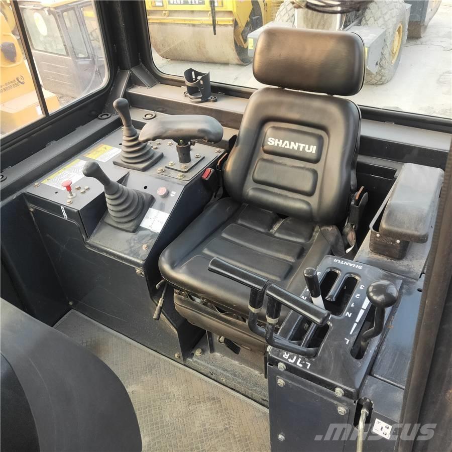 Shantui SD22 بلدوزرات مجنزرة