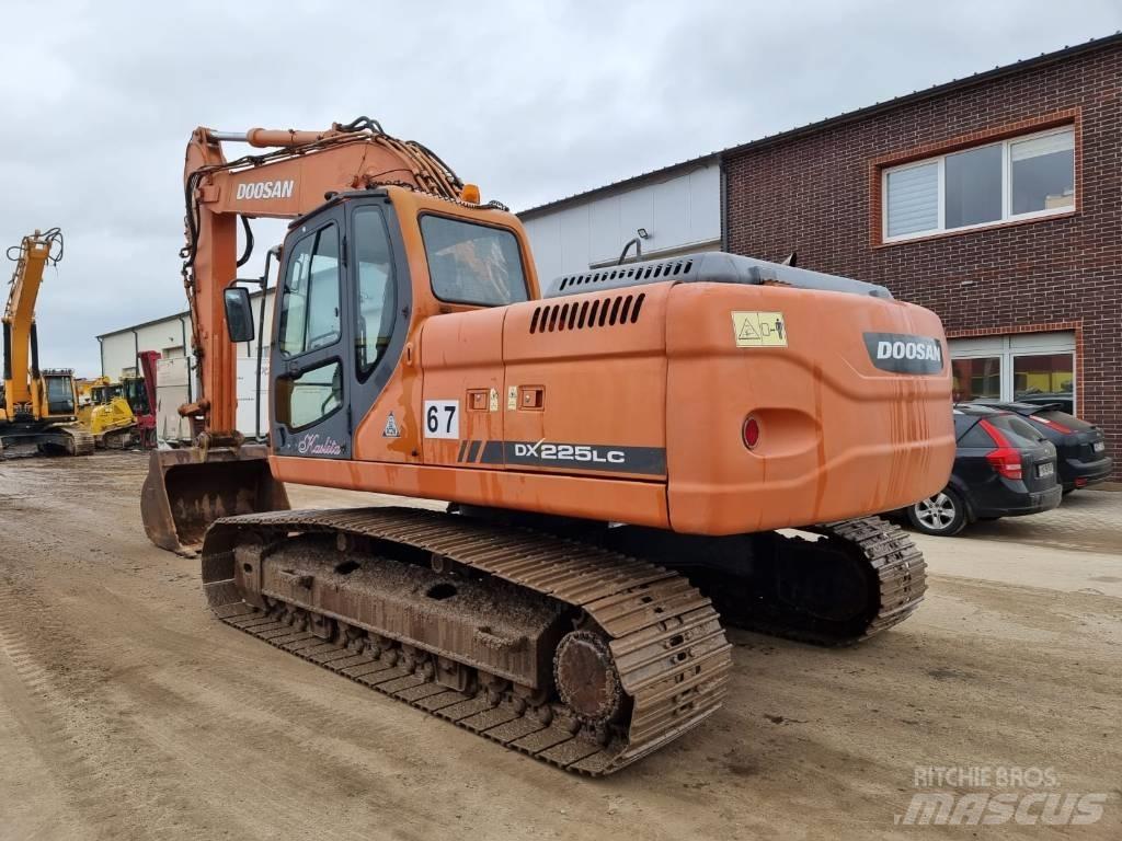 Doosan DX 225 LC حفارات زحافة