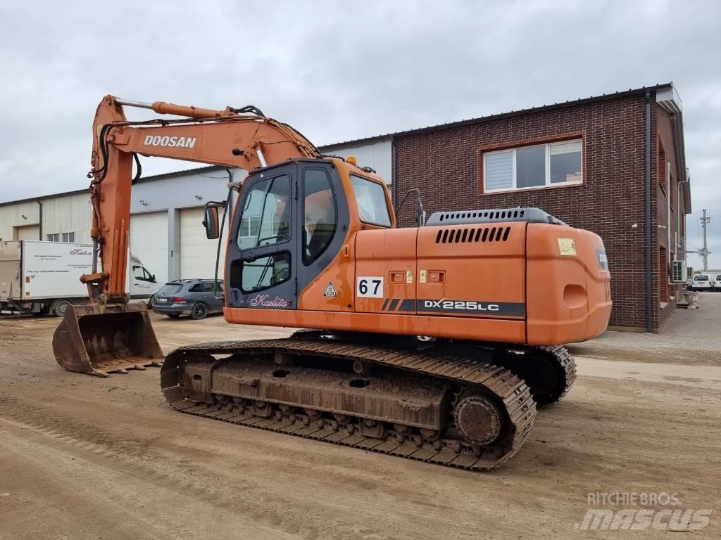 Doosan DX 225 LC حفارات زحافة