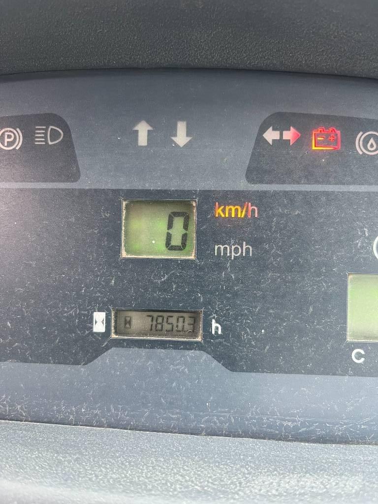 Komatsu WA 80-5 لوادر بعجل