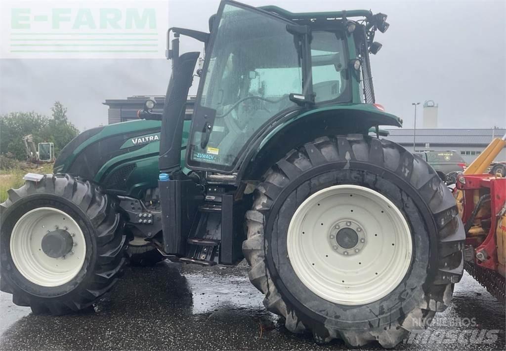 Valtra T174 الجرارات