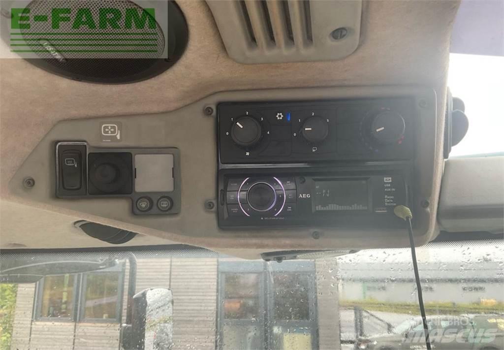 Valtra T174 الجرارات