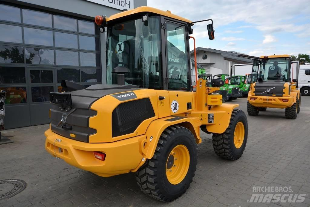 Volvo L 35 HS لوادر بعجل
