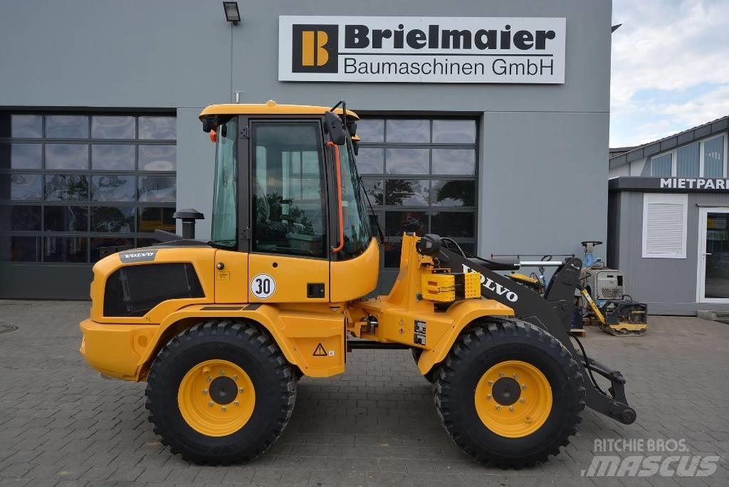 Volvo L 35 HS لوادر بعجل