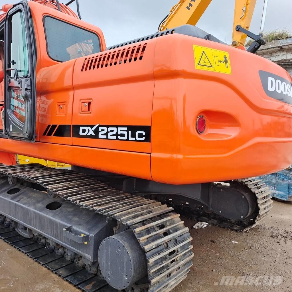 Doosan DX 225 LC حفارات زحافة