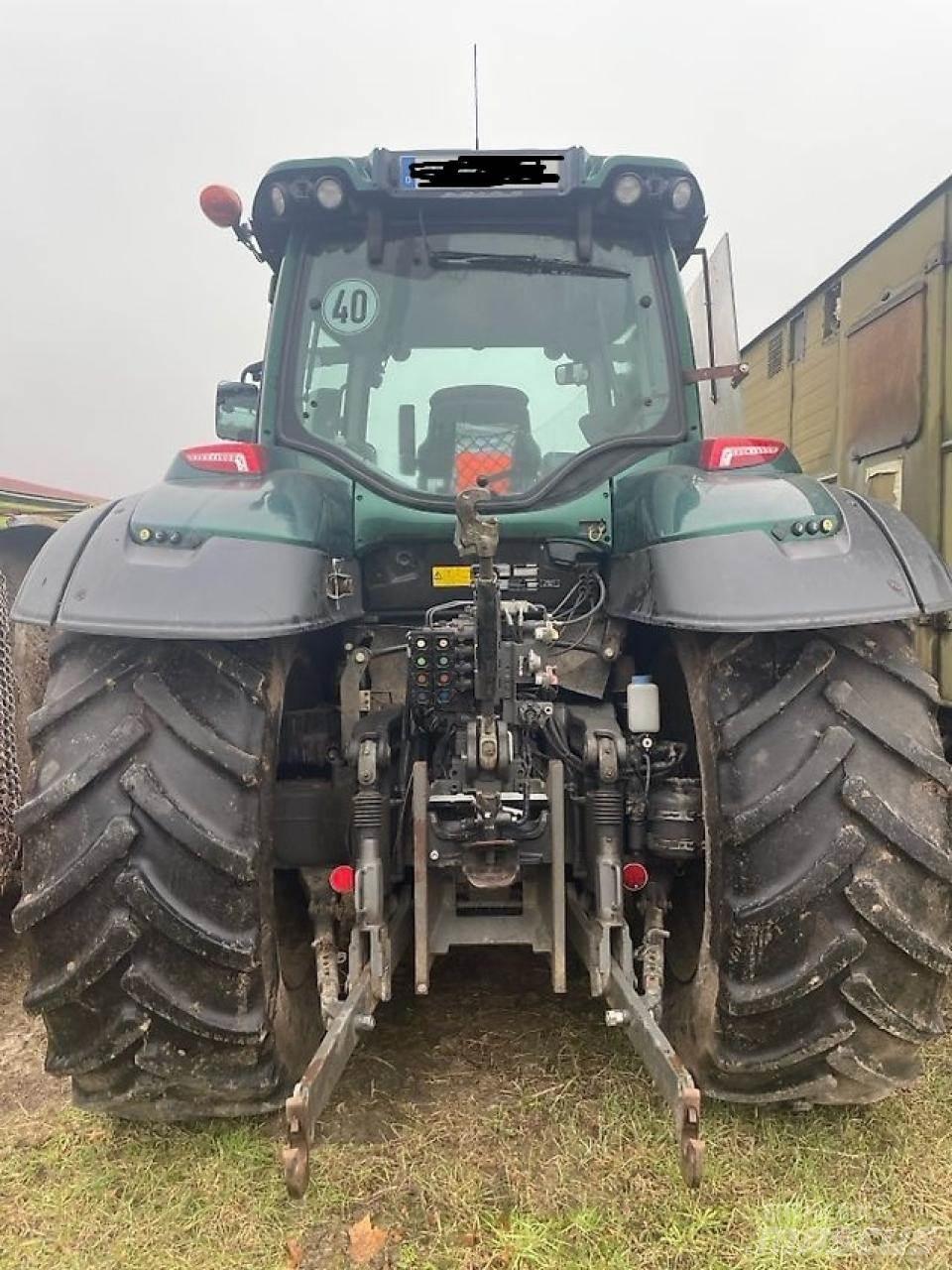 Valtra T 174 E الجرارات