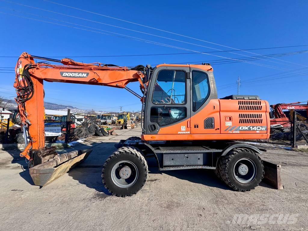 Doosan DX 140 W-3 حفارات بعجل