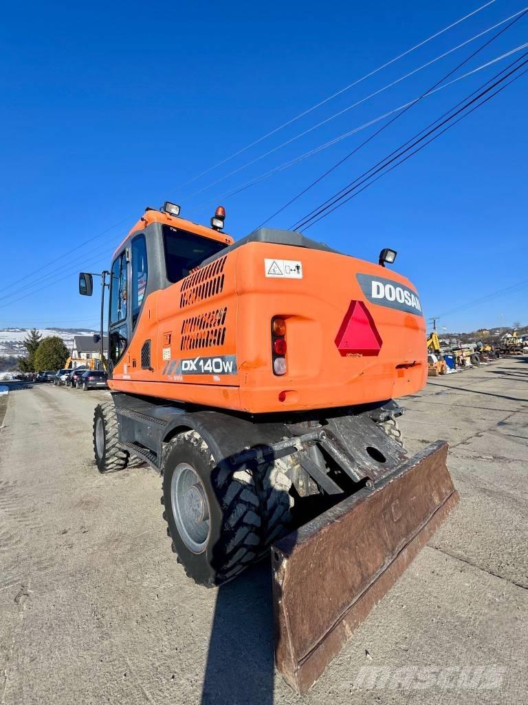 Doosan DX 140 W-3 حفارات بعجل