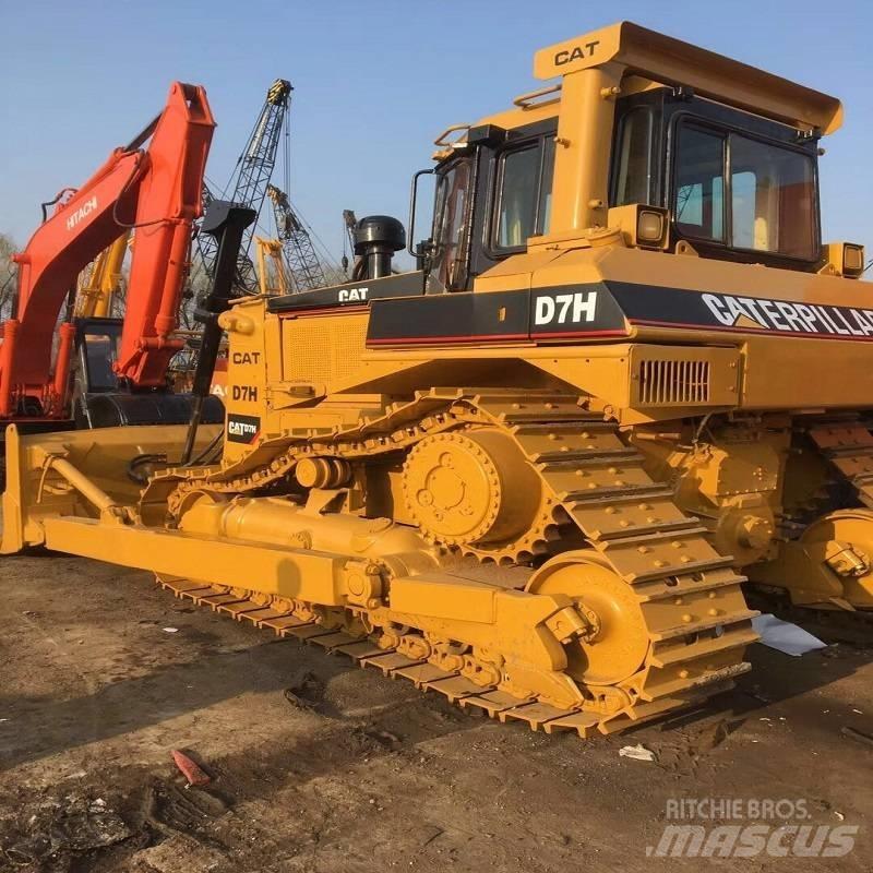 CAT D7H بلدوزرات مجنزرة