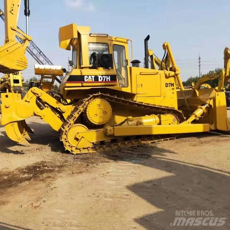 CAT D7H بلدوزرات مجنزرة