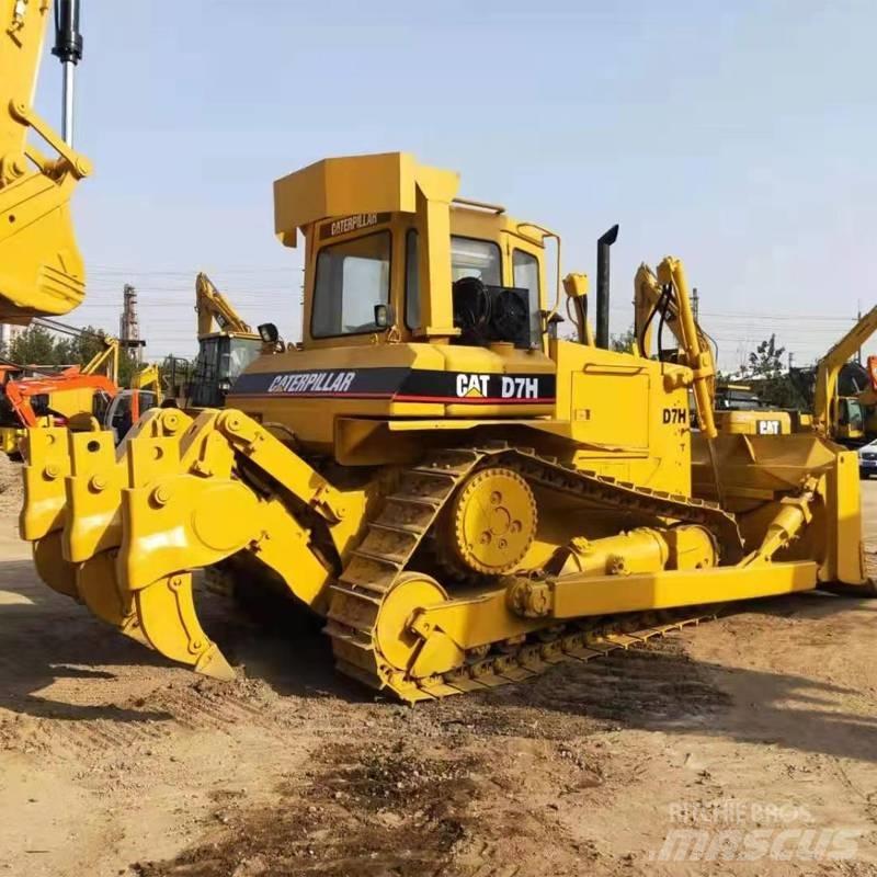 CAT D7H بلدوزرات مجنزرة