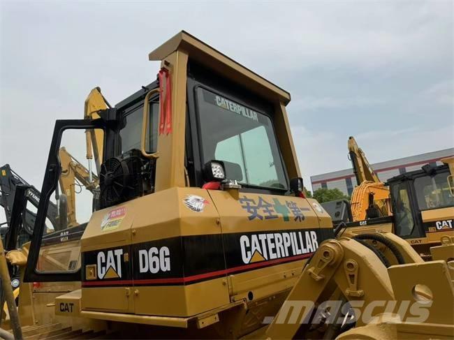 CAT D 6 G بلدوزرات مجنزرة