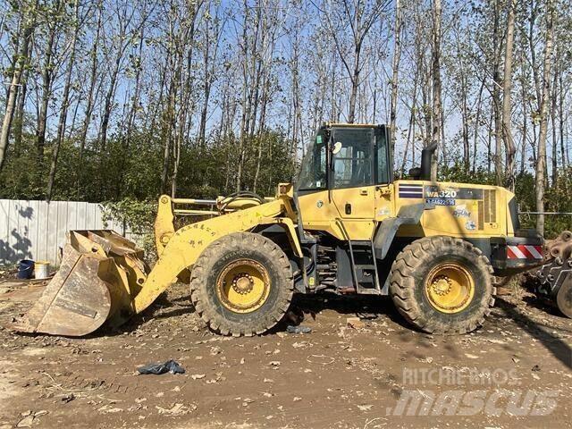 Komatsu WA320-5 لوادر ذات جرافات عكسية