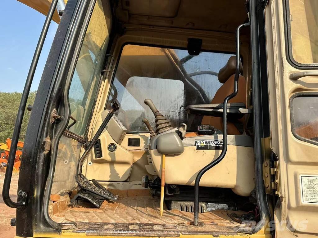 CAT 330 B حفارات زحافة