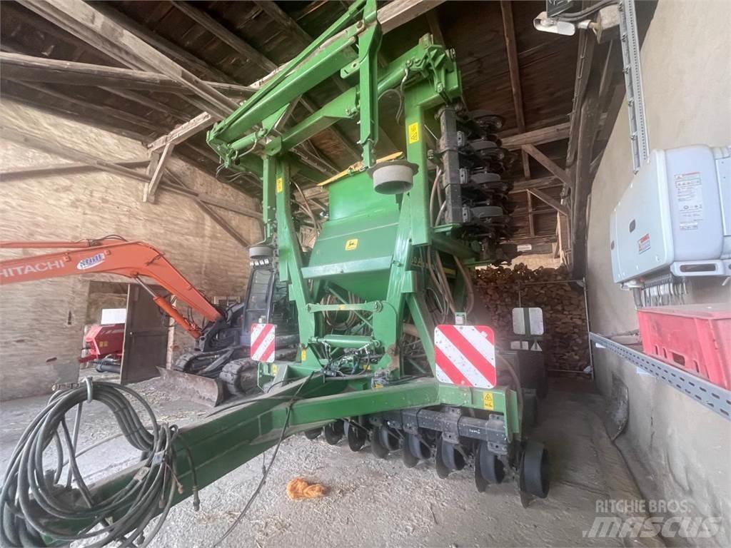 John Deere 750 A مثاقيب