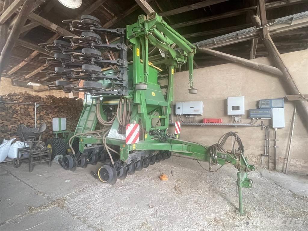 John Deere 750 A مثاقيب