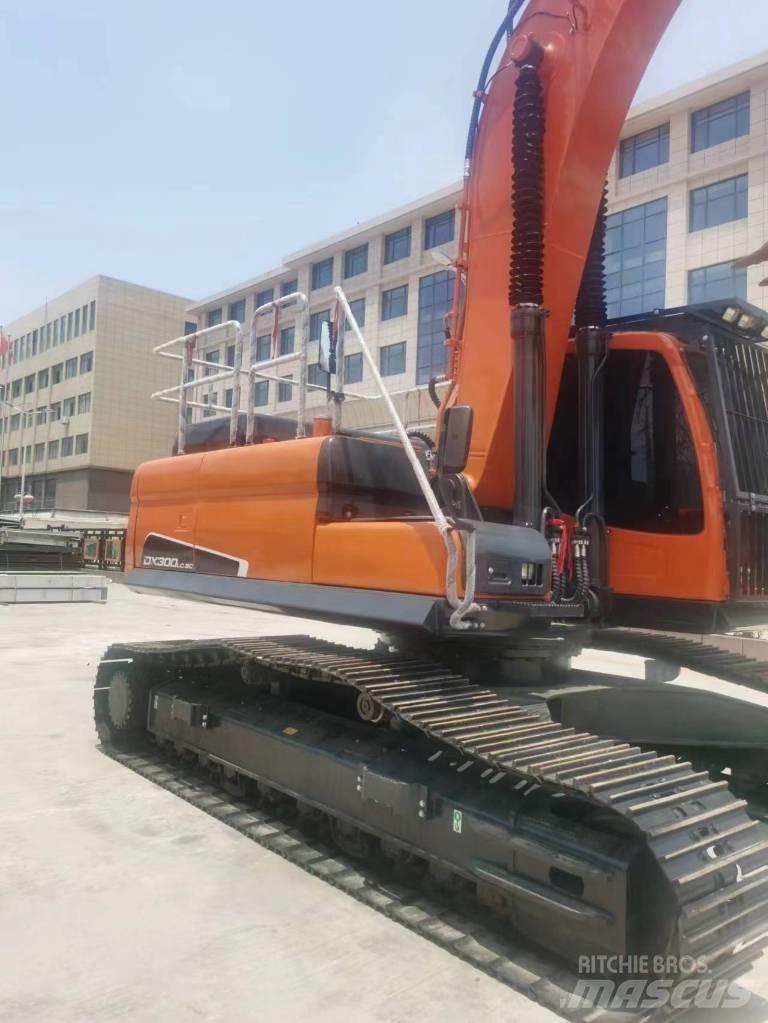 Doosan DX 300 LC حفارات زحافة