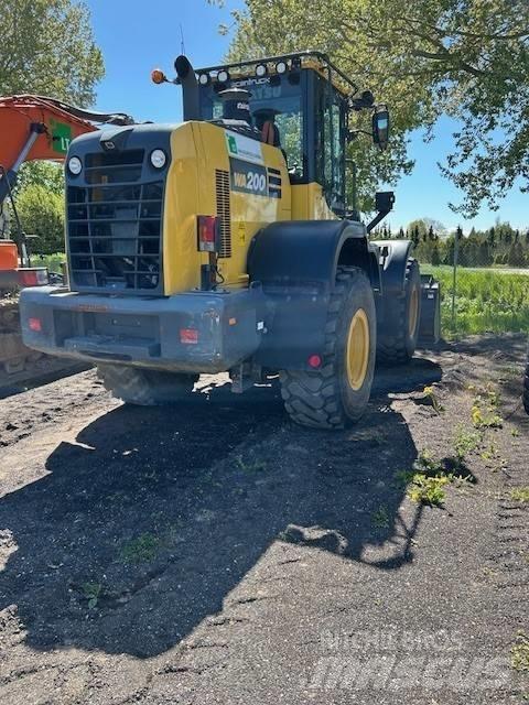 Komatsu WA200-8 لوادر بعجل