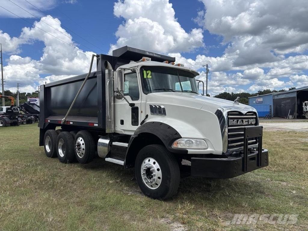 Mack GRANITE GU813 شاحنات قلابة