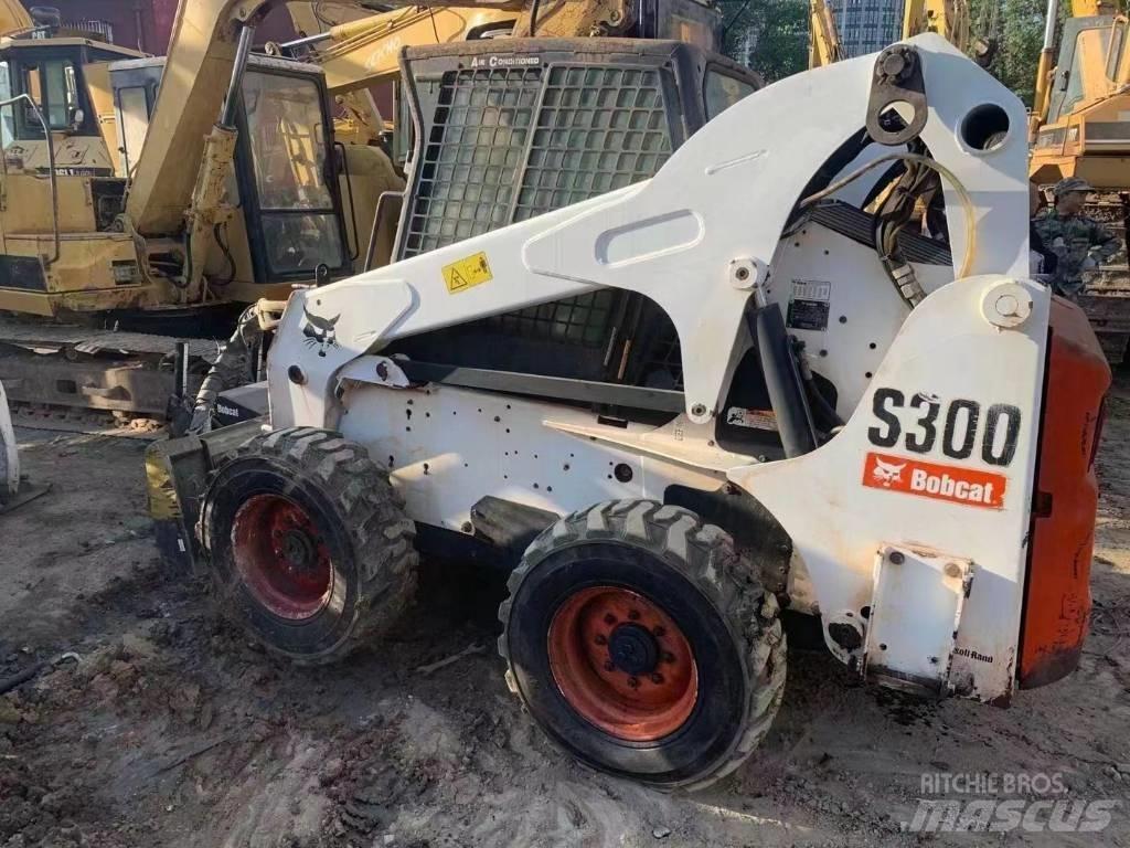 Bobcat S 300 لوادر انزلاقية التوجيه