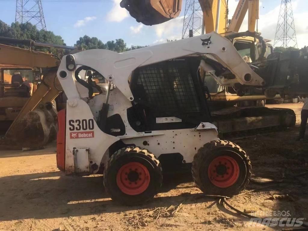 Bobcat S 300 لوادر انزلاقية التوجيه