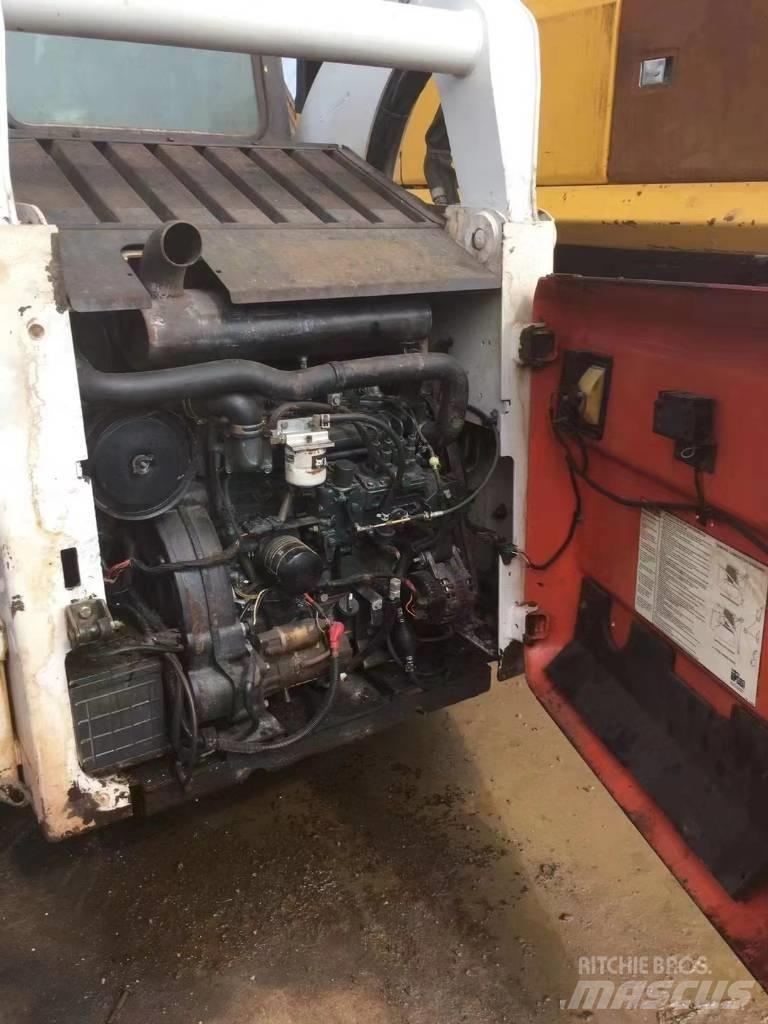 Bobcat S 300 لوادر انزلاقية التوجيه