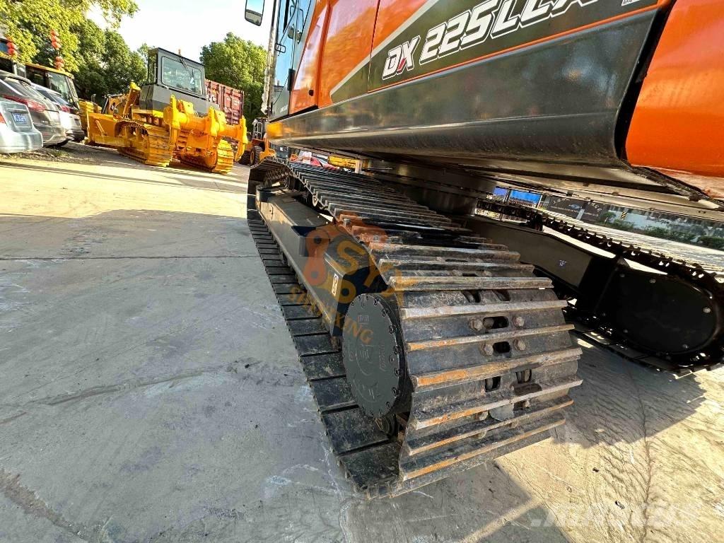 Doosan DX 225 LCA حفارات زحافة