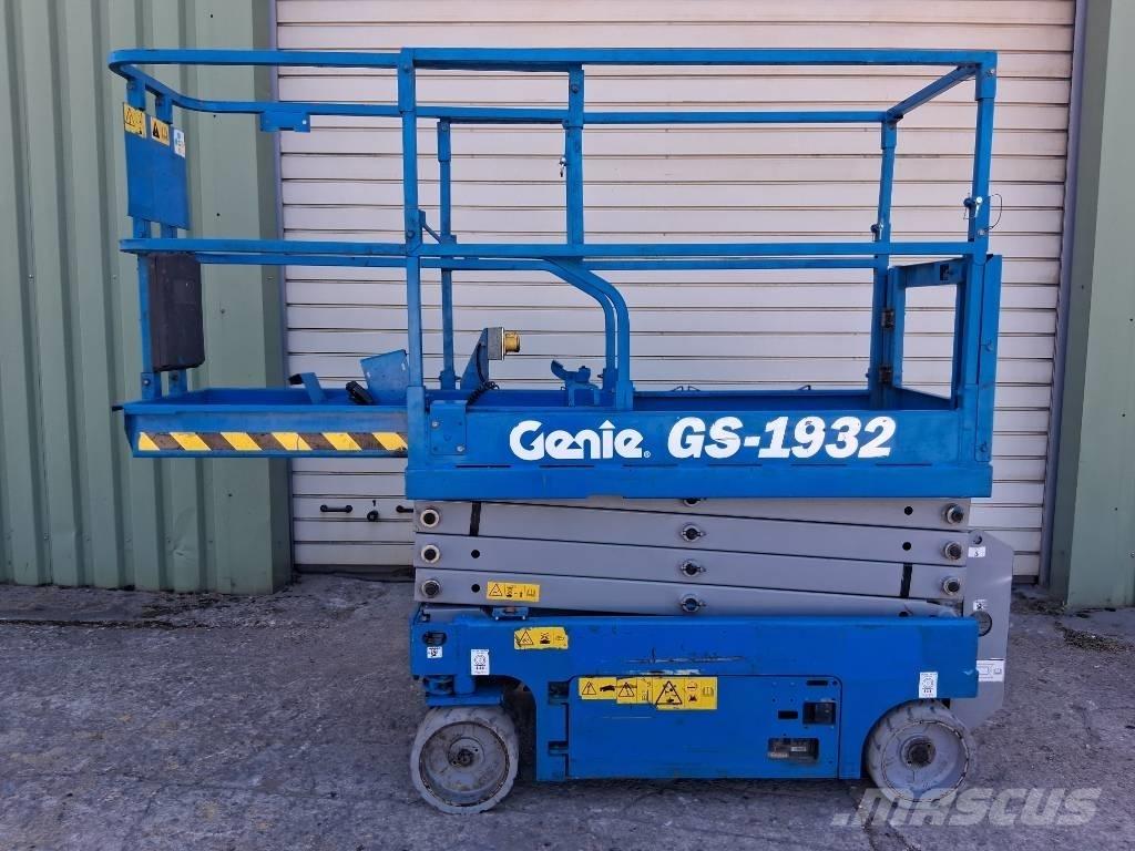 Genie GS 1932 رافعات مقصية الشكل