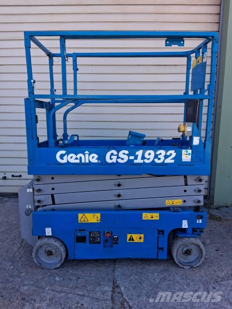 Genie GS 1932 رافعات مقصية الشكل