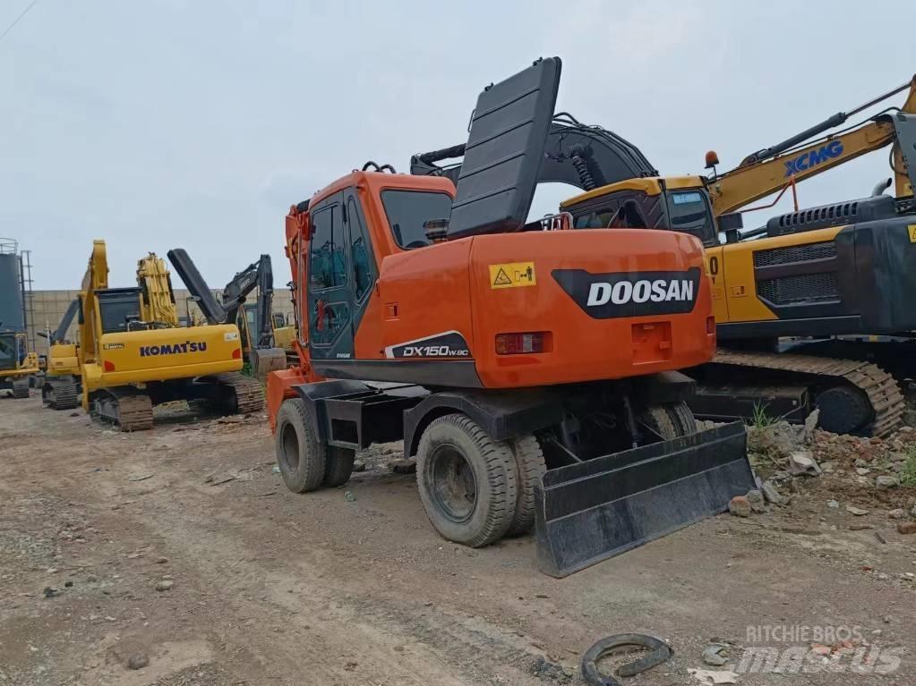 Doosan 150 W حفارات بعجل