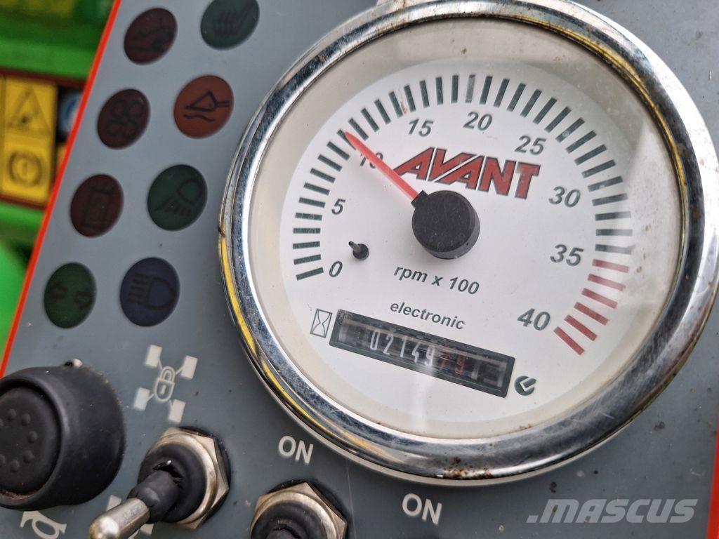 Avant 735 TDL حفارات خاصة