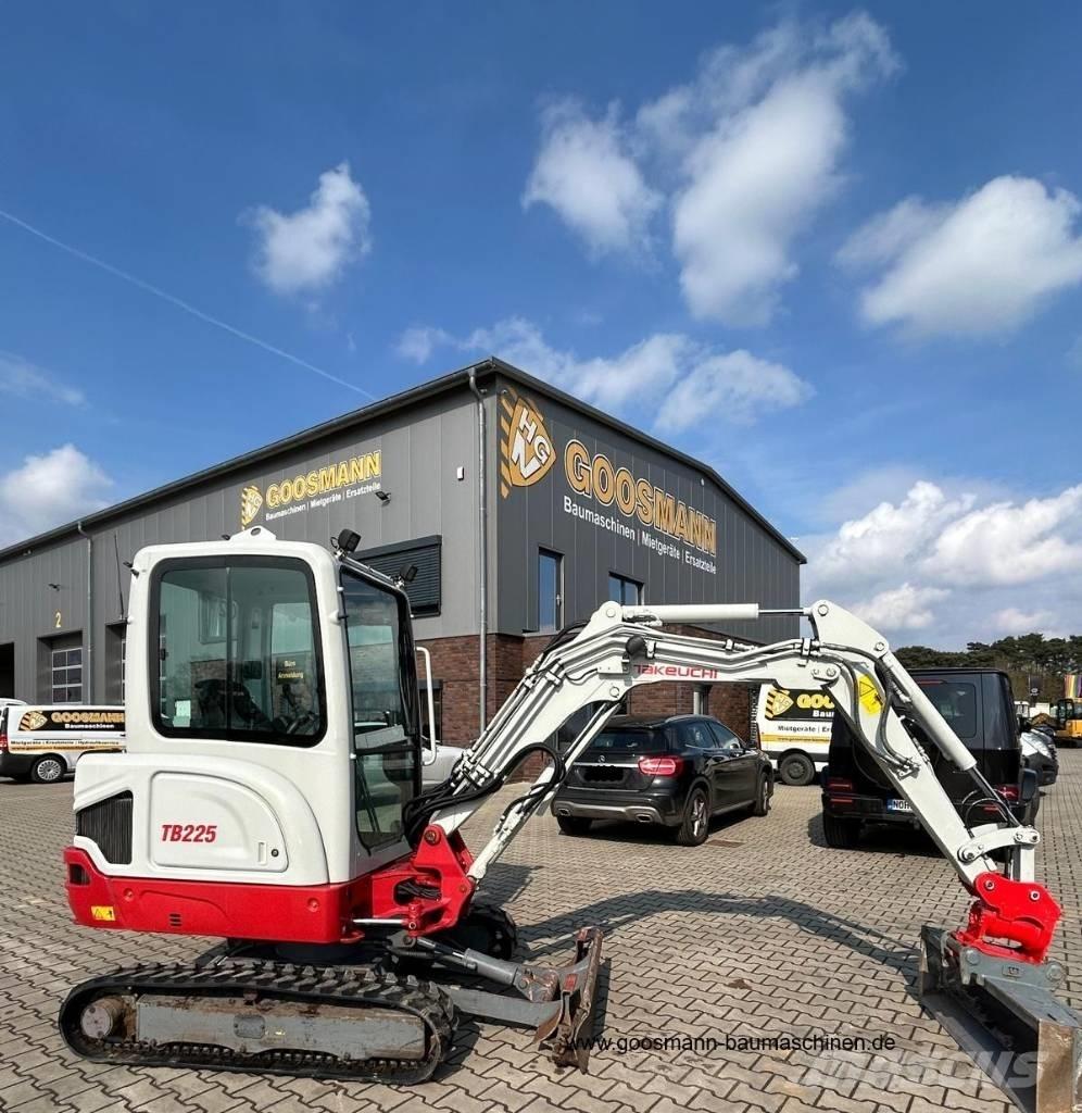 Takeuchi TB 225 حفارات صغيرة أقل من 7 طن (حفارات صغيرة)