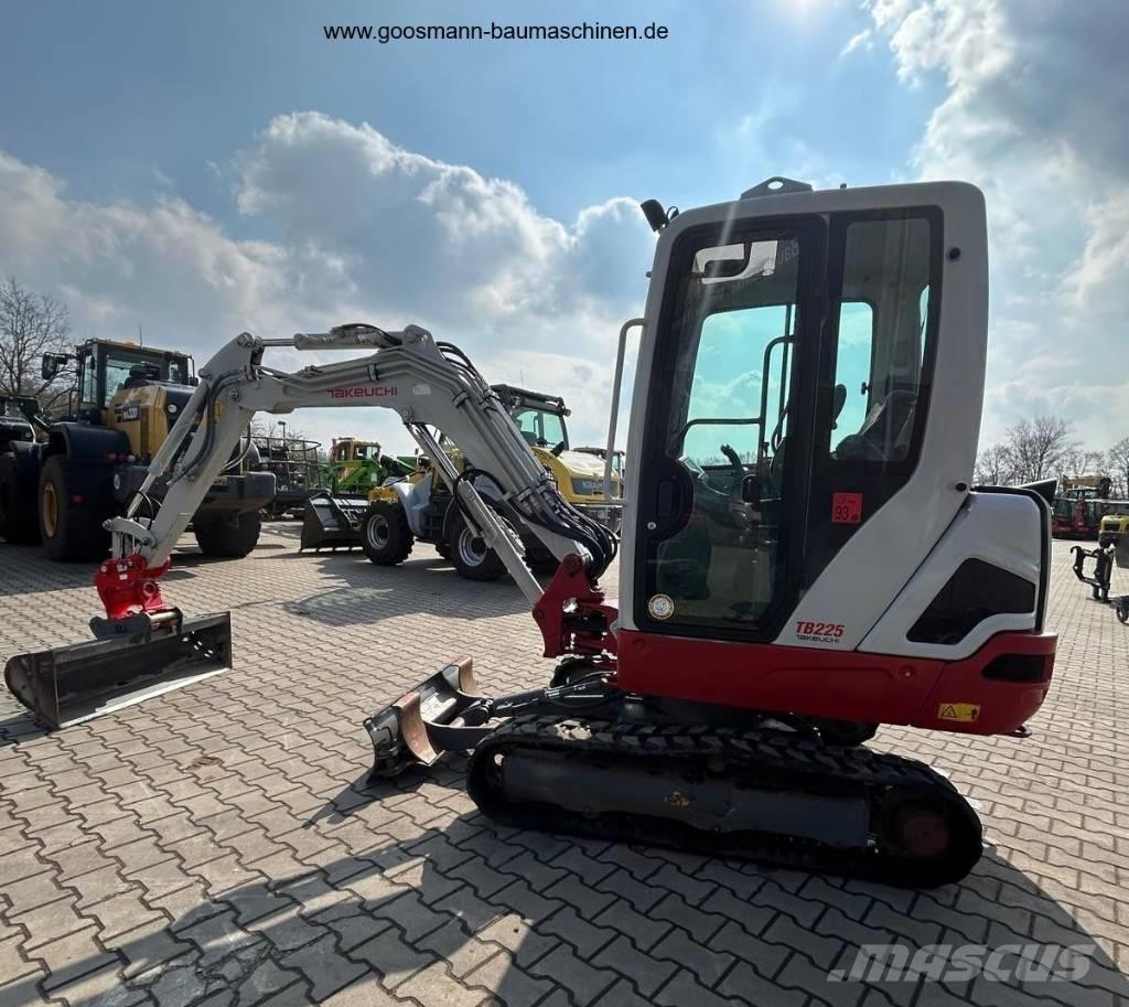 Takeuchi TB 225 حفارات صغيرة أقل من 7 طن (حفارات صغيرة)