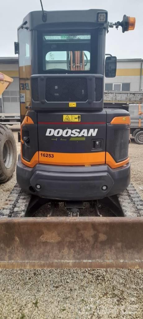 Develon DX 35 Z-7 حفارات صغيرة أقل من 7 طن (حفارات صغيرة)