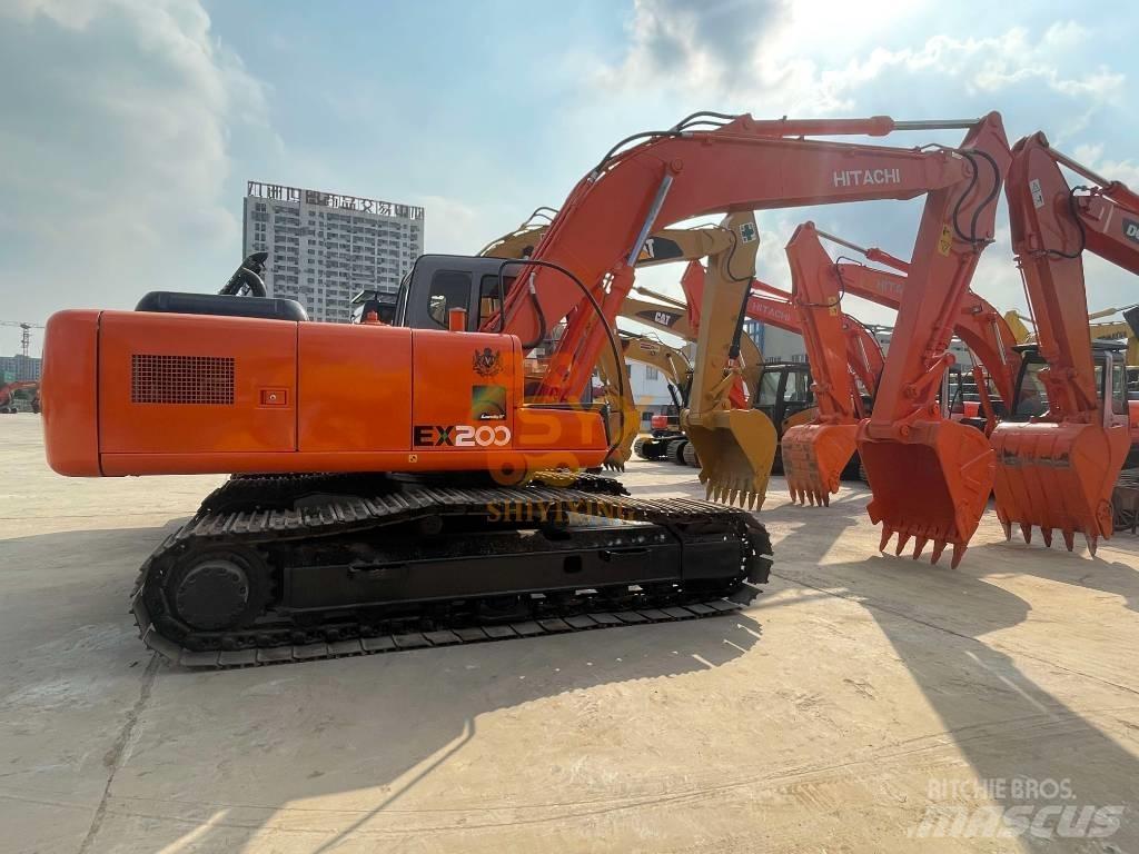 Hitachi EX 200 حفارات زحافة