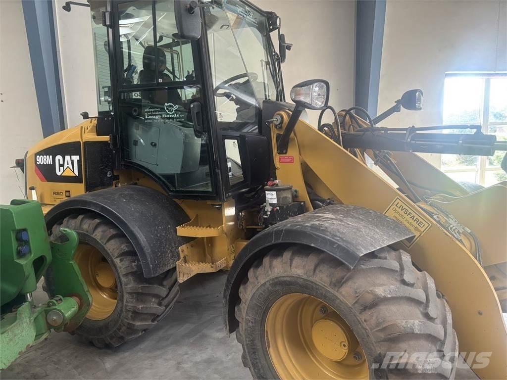 CAT 908M لوادر متعددة الأغراض