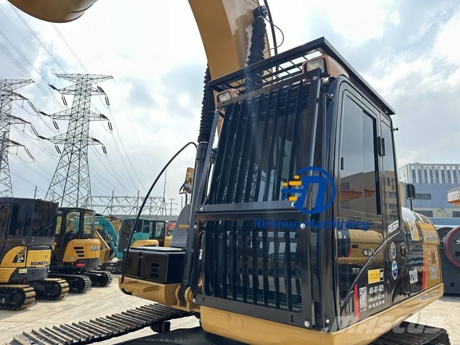 CAT 320 D حفارات زحافة
