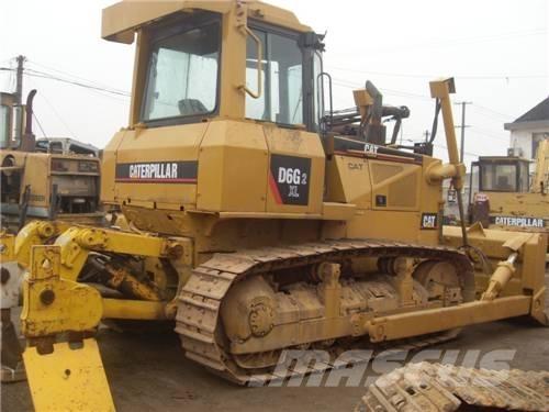 CAT D 6 G بلدوزرات مجنزرة