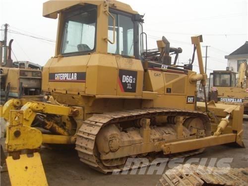 CAT D 6 G بلدوزرات مجنزرة