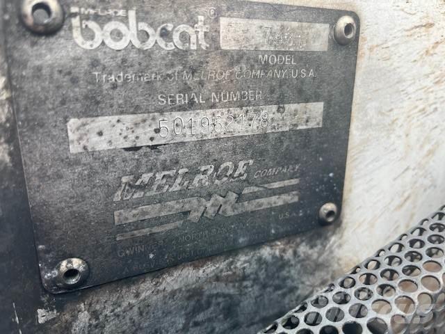 Bobcat 743 لوادر انزلاقية التوجيه