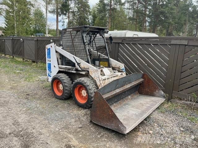 Bobcat 743 لوادر انزلاقية التوجيه