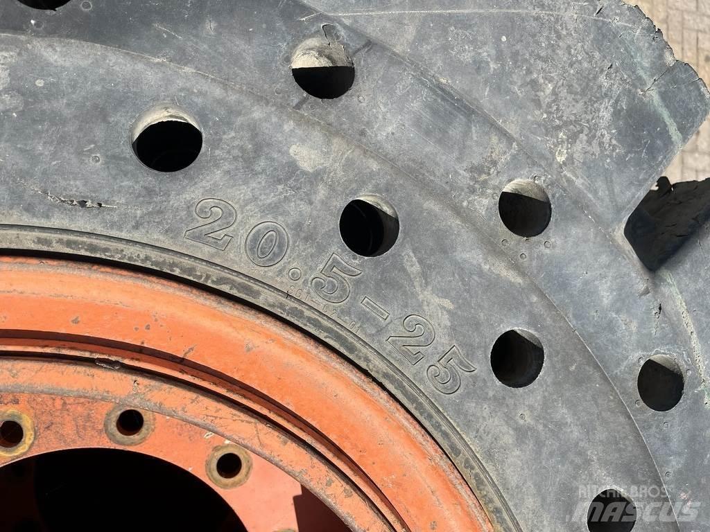 Doosan dl250 لوادر بعجل