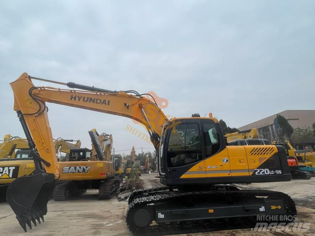 Hyundai Robex 220 حفارات زحافة