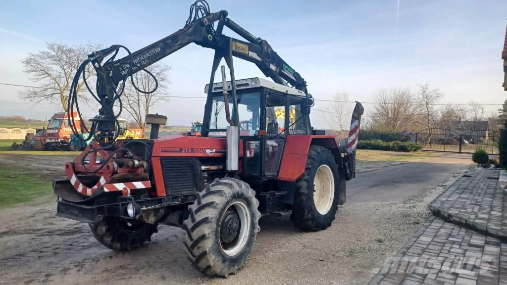 Zetor 12245 جرارات التحريج