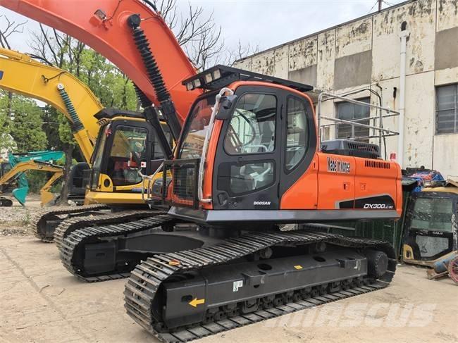Doosan DX 300 LC حفارات زحافة
